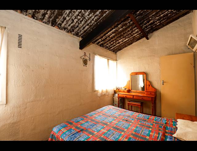 2 BEDROOM FREEHOLD FOR SALE IN EASTBURY